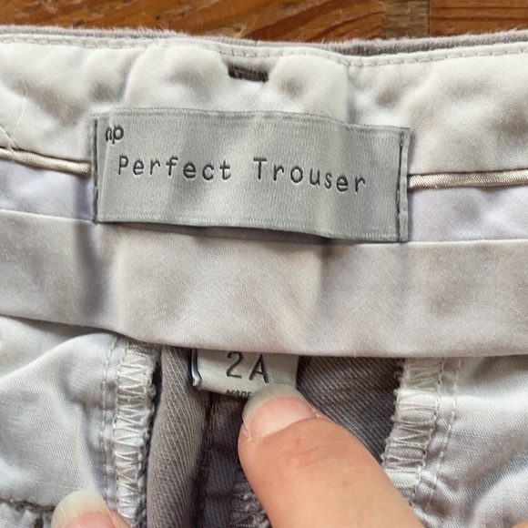 Gap wide-leg khackis - Picture 2 of 3